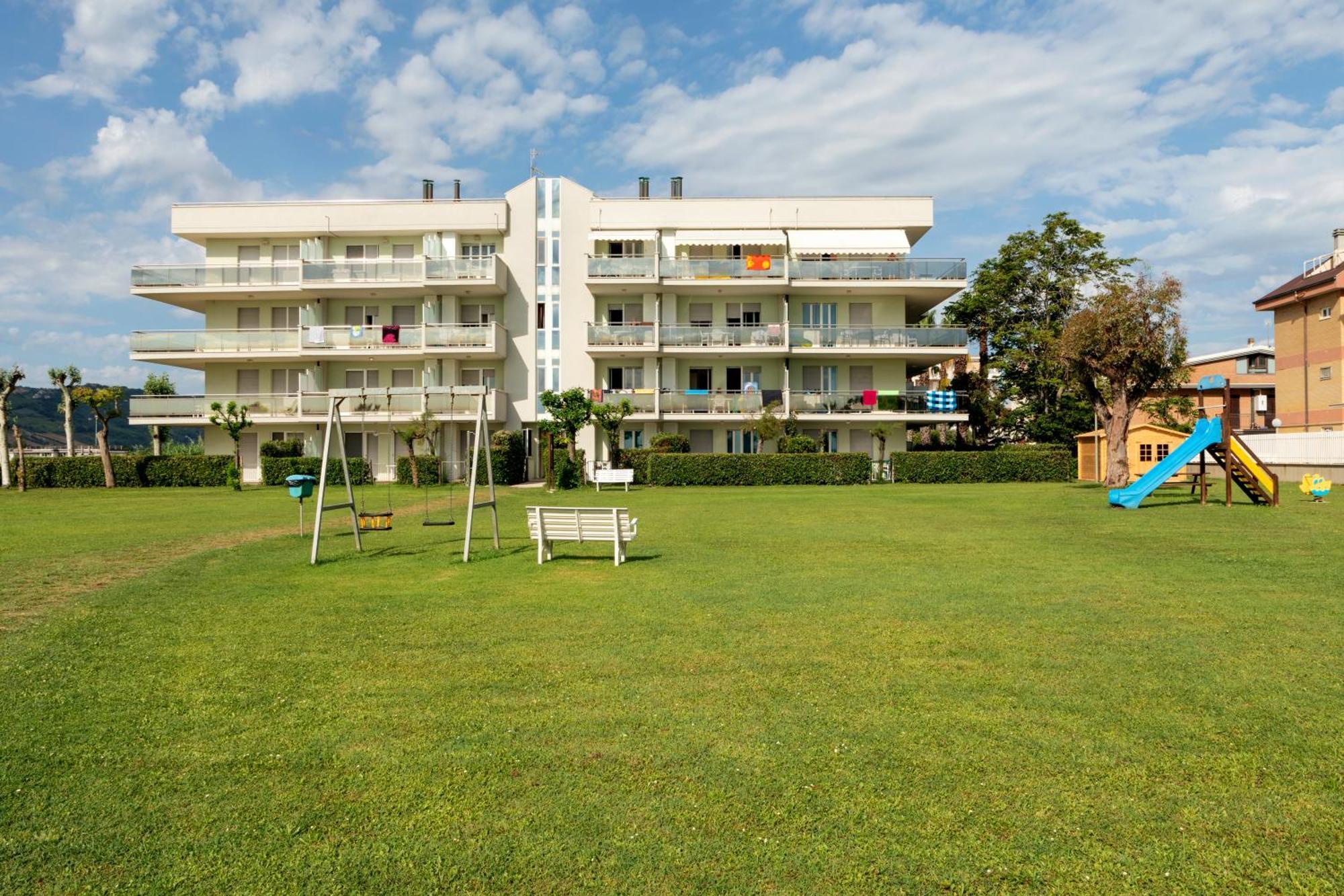 Residence Brezza Di Mare San Benedetto del Tronto Dış mekan fotoğraf